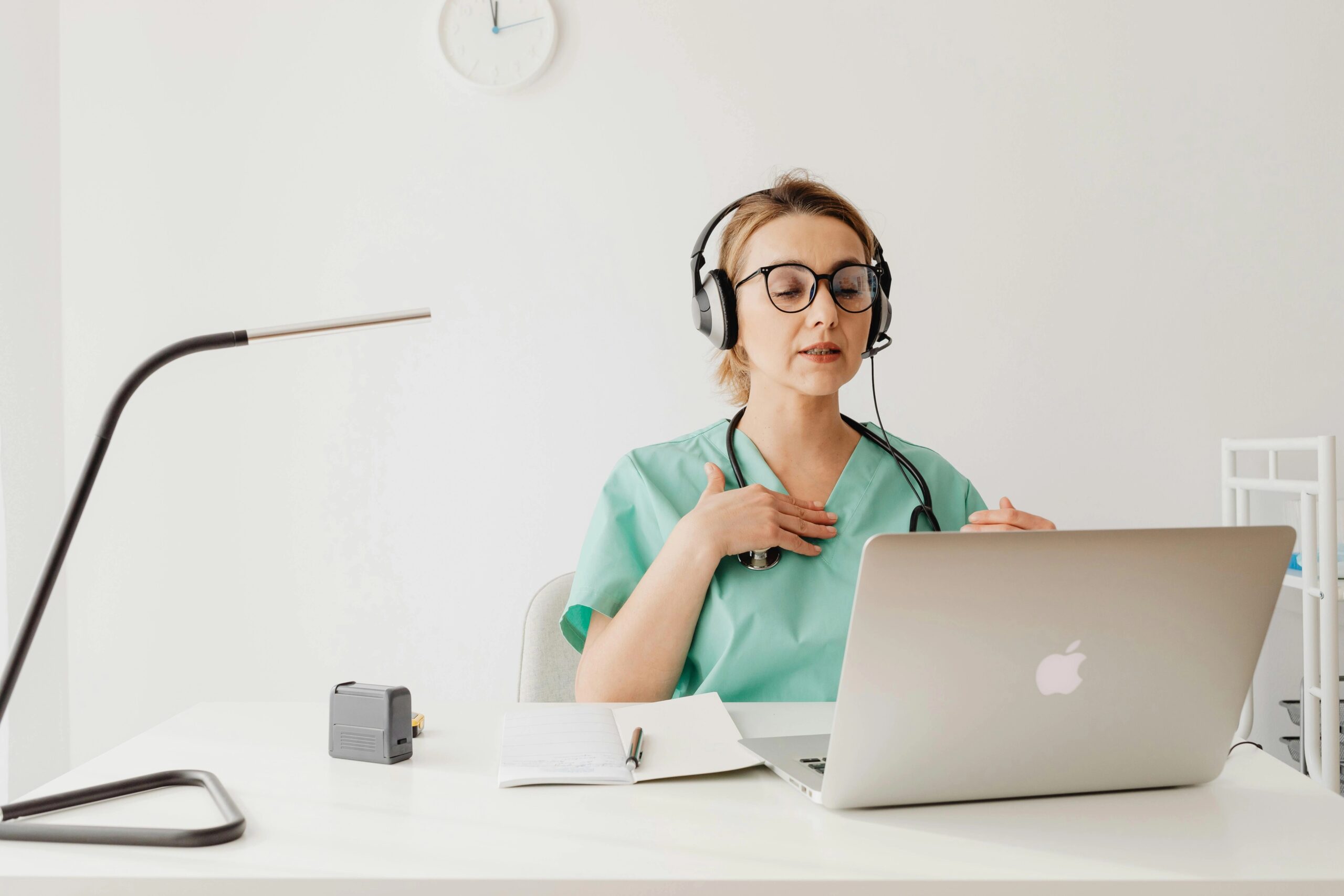 Kostenloses Stock Foto zu arzt, ärztin, digitale gesundheit